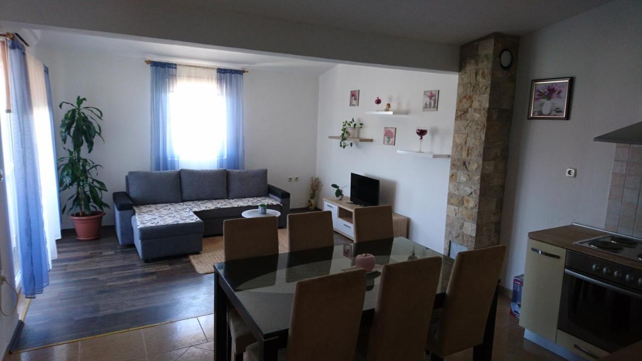 Apartman Vuleta Ražanac Exterior foto